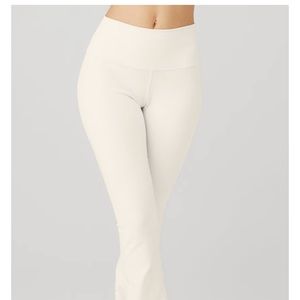 Alo airbrush high-waist bootcut leggings in Ivory